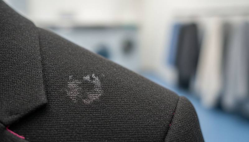 Stain on a suit: when not to risk DIY cleaning